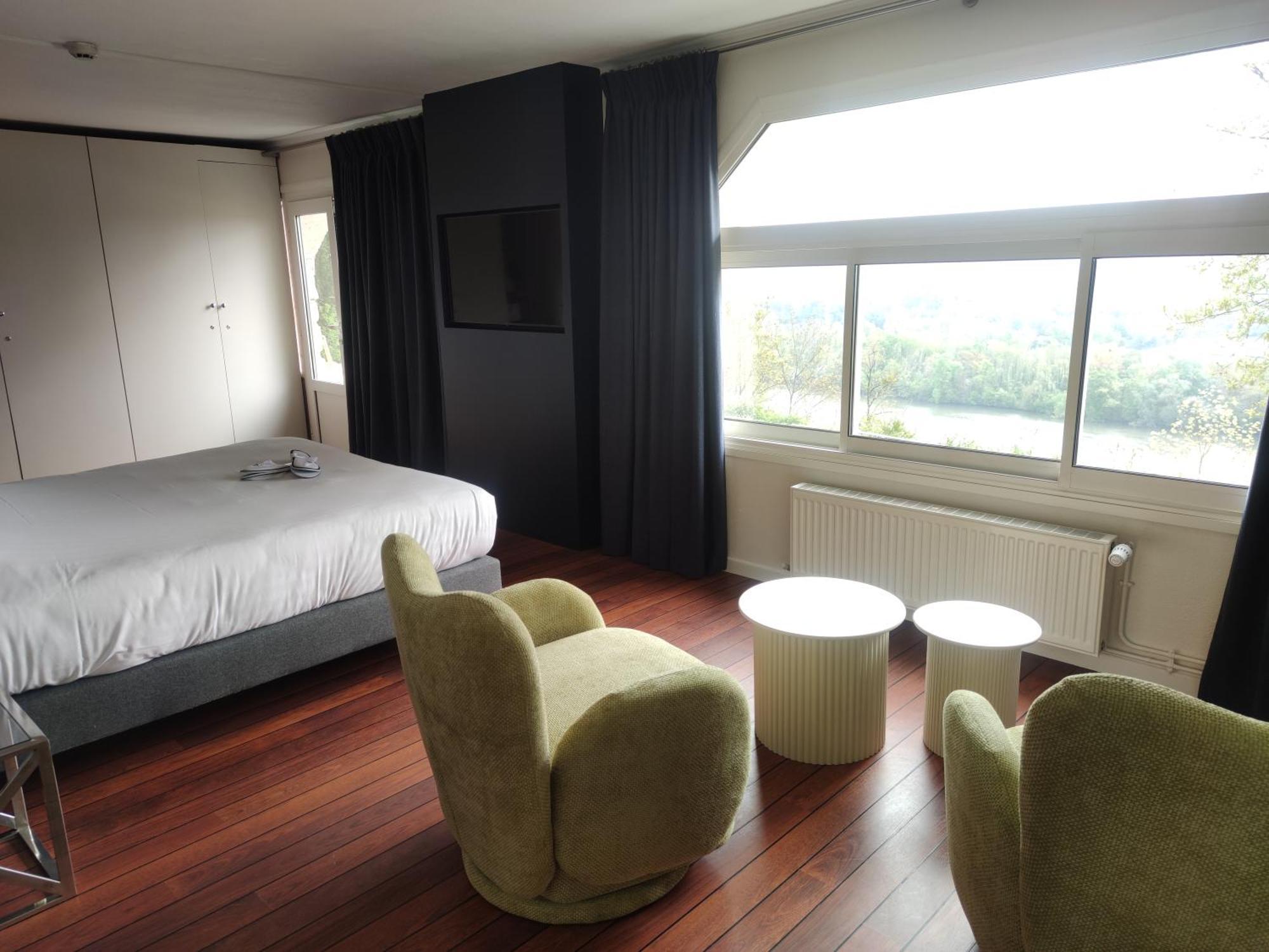 Domaine De La Corniche Hotel 4*