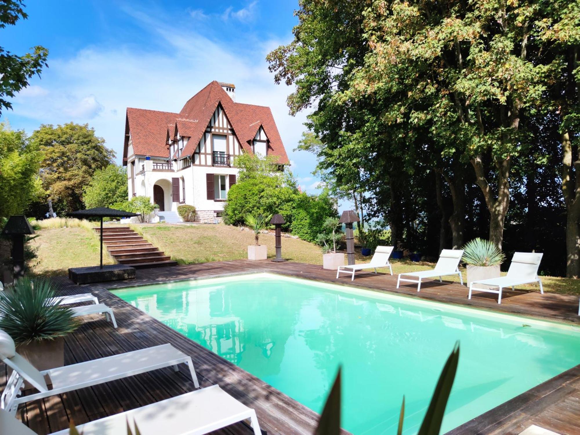 Domaine De La Corniche Hotel 4*